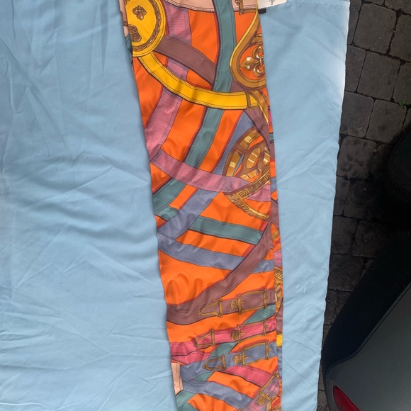 COPY - Hermes Silk Twilly Twill Scarf. - Picture 4 of 10